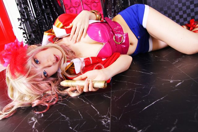 コスプレイヤー 桜井さち ホットパンツに浮かぶパン線がエロい 『マクロスF』 シェリルのコスプレ画像