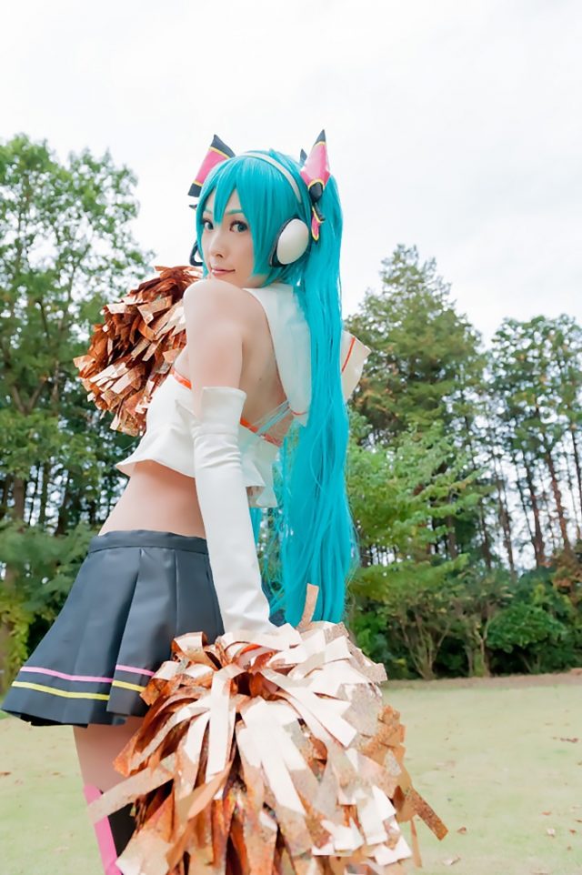 コスプレイヤー アゲハ パンツが見えそうなミニスカがエロい 『初音ミク Cheerful Ver』 チアガールのコスプレ画像