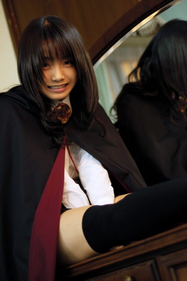 コスプレイヤー 松永亜矢香 絶対領域から見える太ももがエロい 『ゼロの使い魔』 ルイズのコスプレ画像