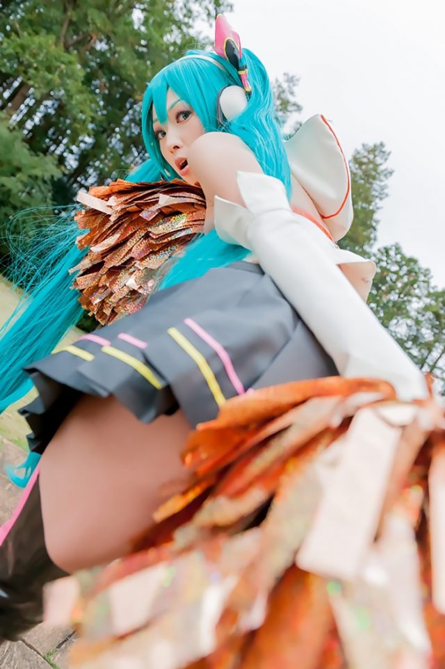 コスプレイヤー アゲハ パンツが見えそうなミニスカがエロい 『初音ミク Cheerful Ver』 チアガールのコスプレ画像