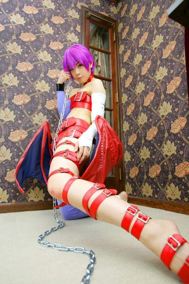 コスプレイヤー 橘みなみ 露出が激しい衣装に食い込みがエロい 『ヴァンパイアセイヴァー』 リリス(うたたねVer)のコスプレ画像