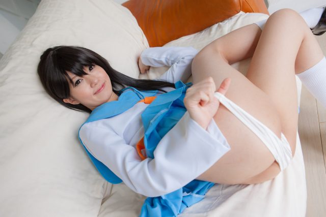 セクシー女優 朝倉ことみ パンチラやパイパンのマンコがエロい 『ニセコイ』 小野寺小咲の制服コスプレ画像