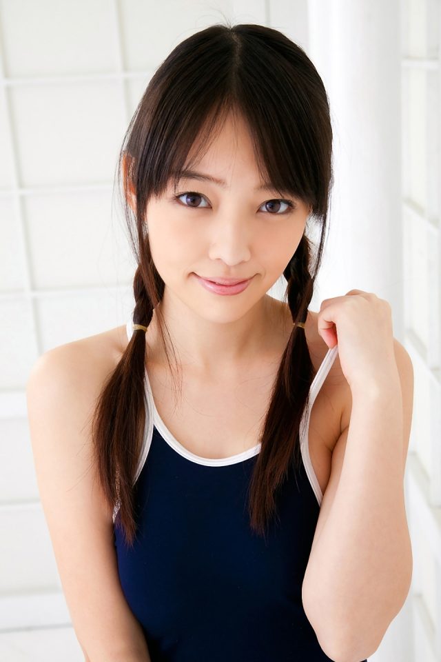 グラドル 安藤遥 スクール水着のコスプレ画像