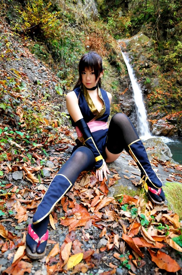 コスプレイヤー 橘みなみ くノ一衣装で巨乳の谷間や尻の食い込みがエロい 『デッドオアアライブ』 霞のコスプレ画像