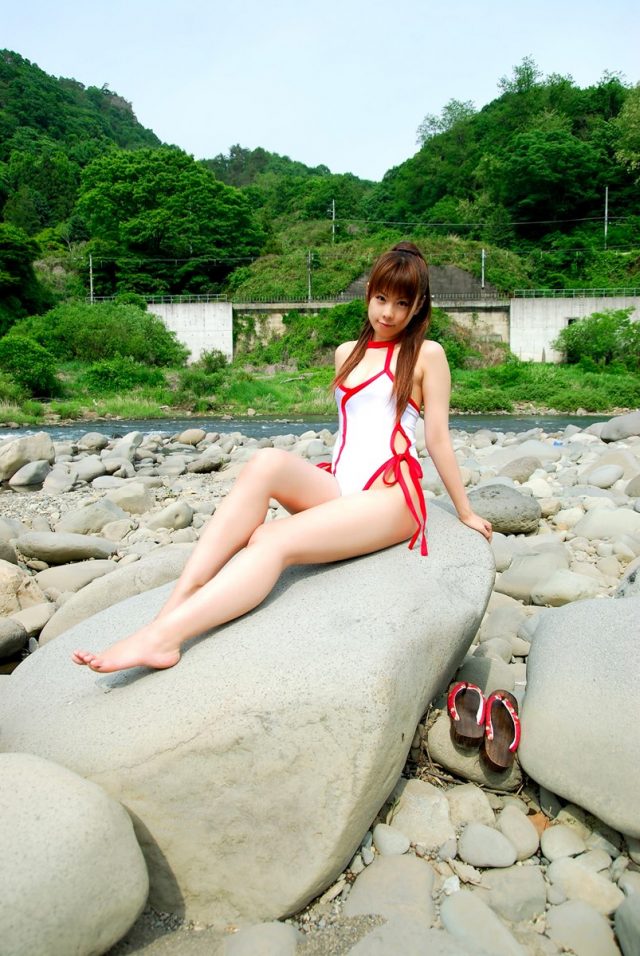 コスプレイヤー 橘みなみ ハイレグの水着で巨乳の谷間や食い込みがエロい 『デッドオアアライブ』 霞(水着Ver)のコスプレ画像