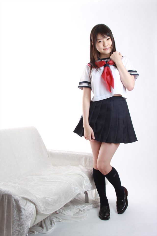 セクシー女優 つぼみ セーラー服のコスプレでパンチラや丸出しの乳首がエロい画像