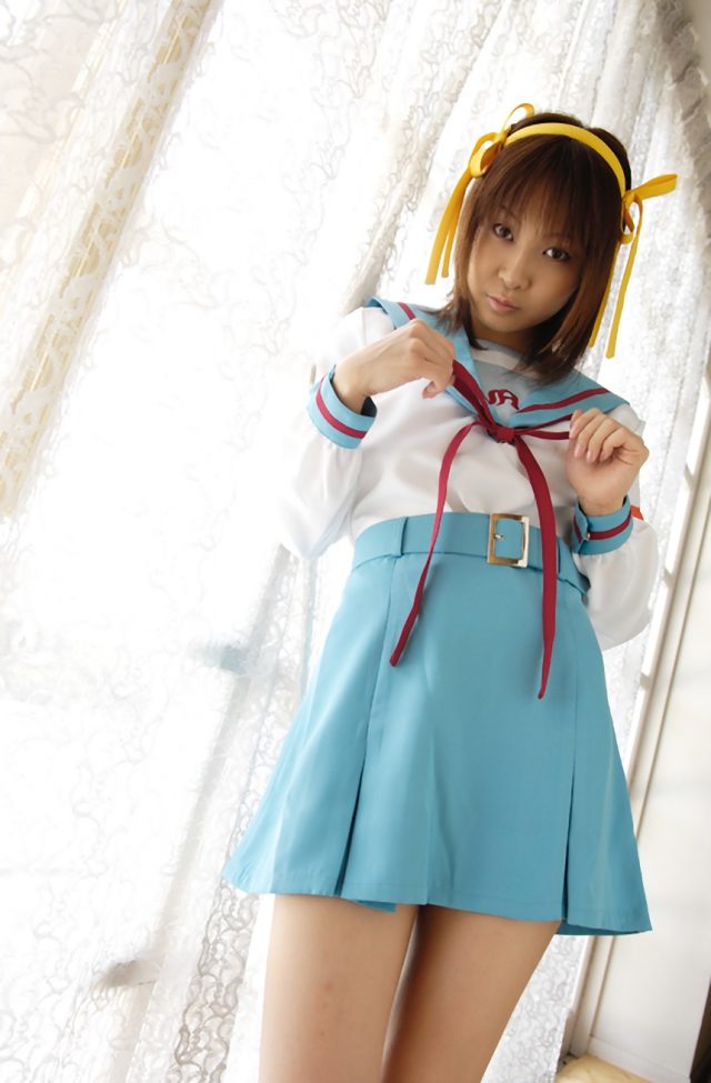 セクシー女優 きこうでんみさ 涼宮ハルヒのコスプレで食い込みパンチラがエロい画像