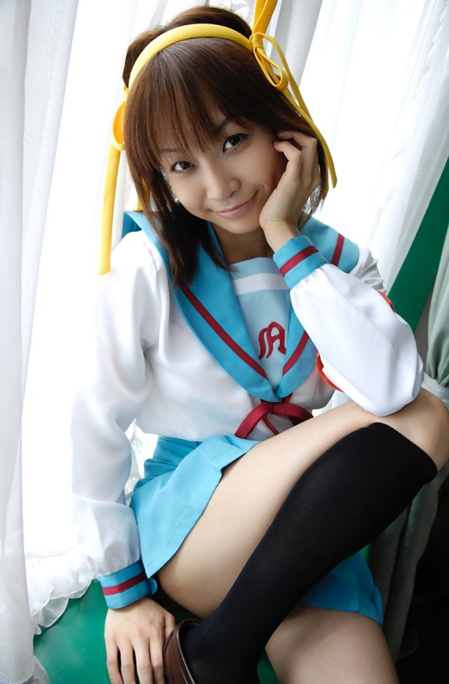 セクシー女優 きこうでんみさ 涼宮ハルヒのコスプレで食い込みパンチラがエロい画像
