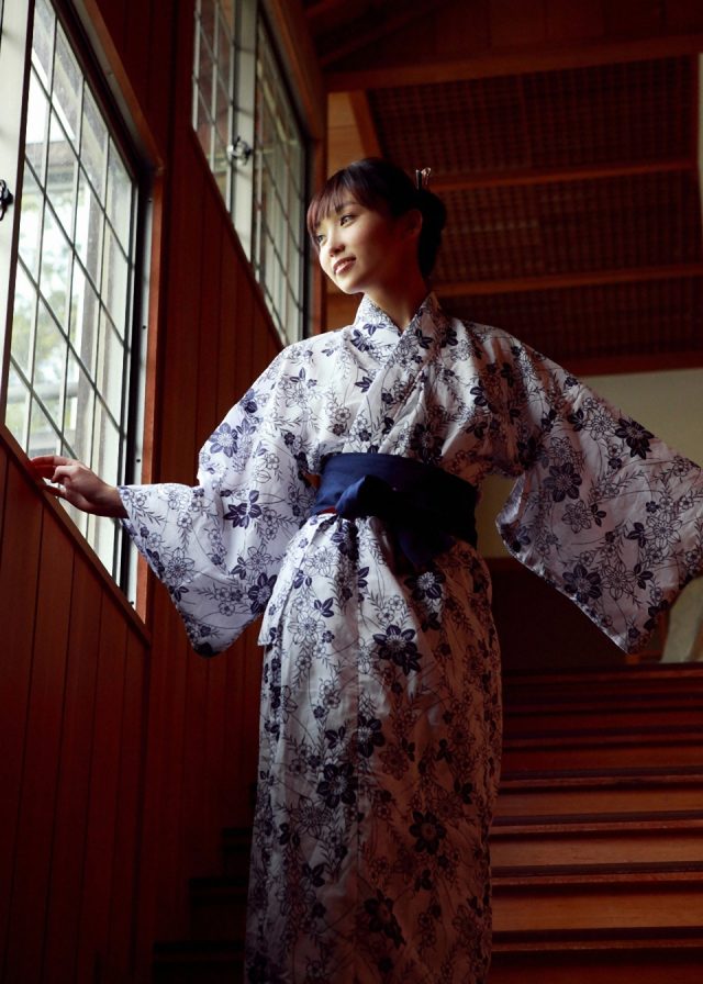 グラドル 吉木りさ 浴衣のコスプレでチラっと見える下着や露出した肌がエロい画像