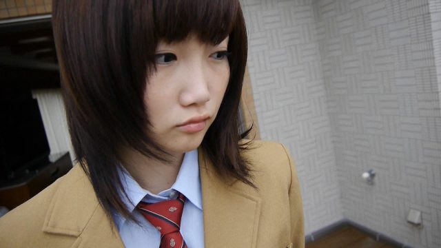 グラドル 三花愛良 JK制服のコスプレで食い込みパンチラがエロい画像