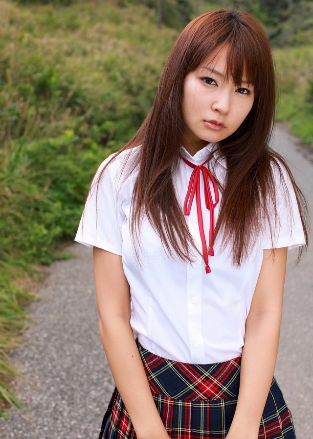 グラドル 仁藤みさき JK制服のコスプレでミニスカや食い込みパンチラがエロい画像