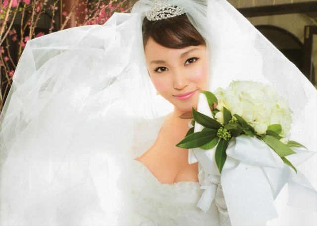 吉木りさ ウェディングドレスのコスプレ 画像