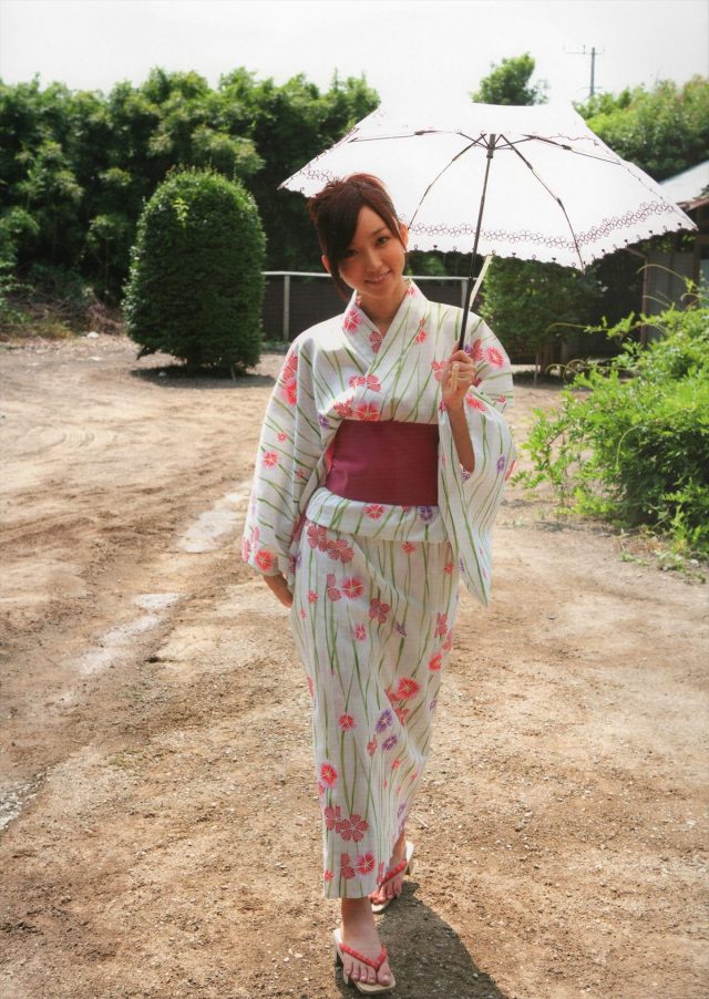 グラドル 吉木りさ 浴衣のコスプレでチラっと見える下着や露出した肌がエロい画像