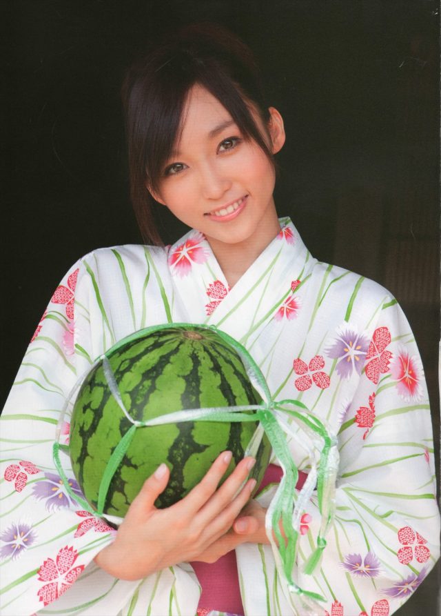 グラドル 吉木りさ 浴衣のコスプレでチラっと見える下着や露出した肌がエロい画像