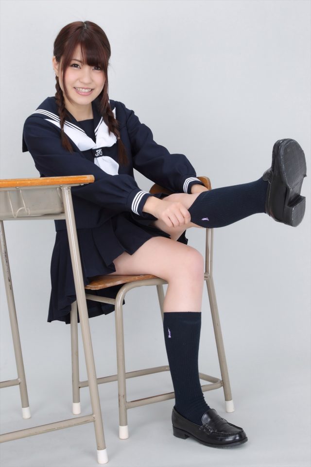 岸明日香 冬服セーラー服のコスプレ画像
