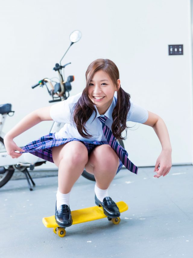 佐山彩香 女子高生の制服コスプレ画像