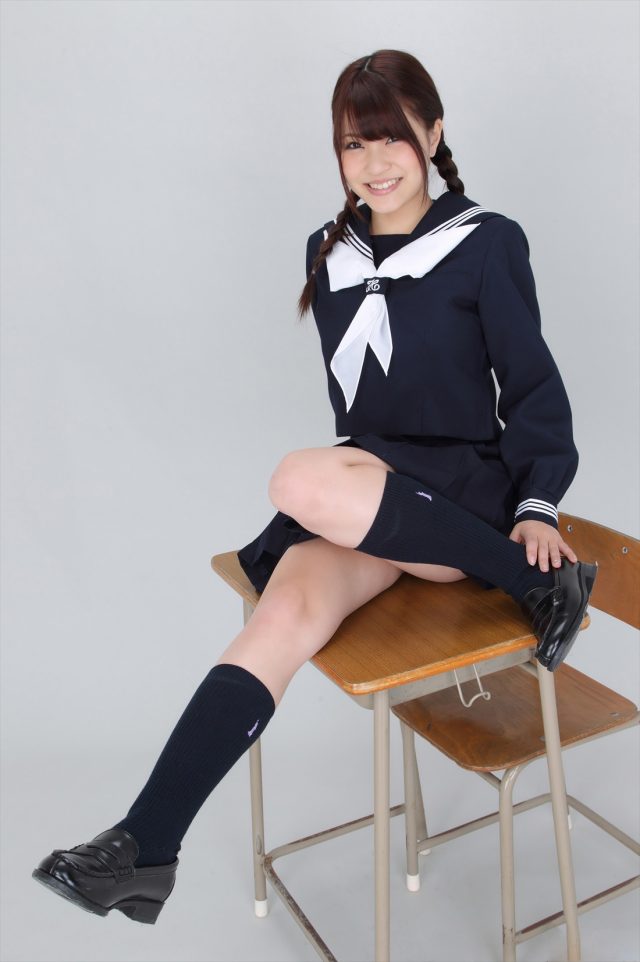 岸明日香 冬服セーラー服のコスプレ画像
