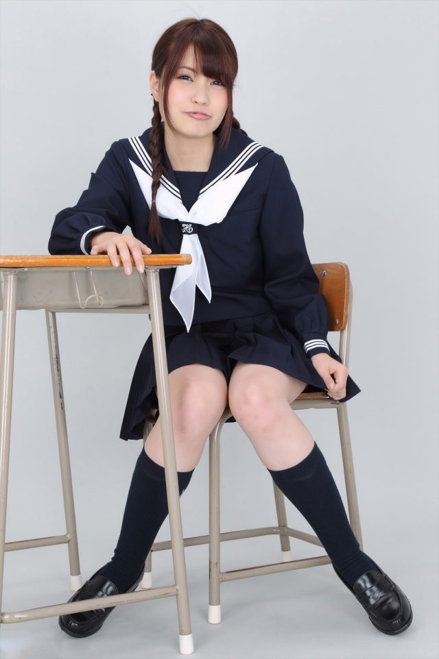 岸明日香 冬服セーラー服のコスプレ画像