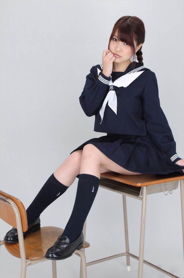 岸明日香 冬服セーラー服のコスプレ画像