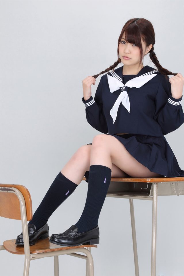 岸明日香 冬服セーラー服のコスプレ画像