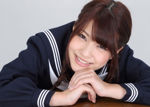 岸明日香 冬服セーラー服のコスプレ画像