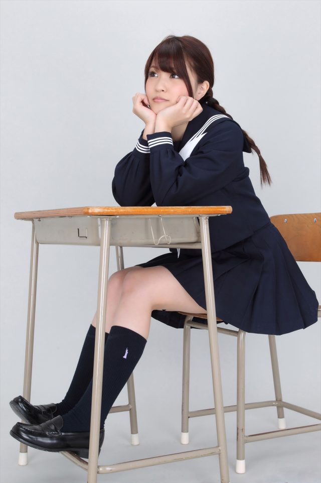 岸明日香 冬服セーラー服のコスプレ画像