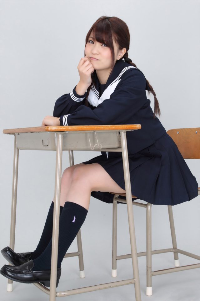 岸明日香 冬服セーラー服のコスプレ画像