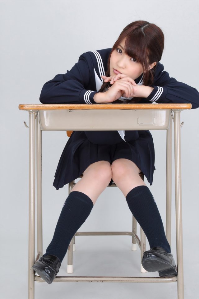岸明日香 冬服セーラー服のコスプレ画像