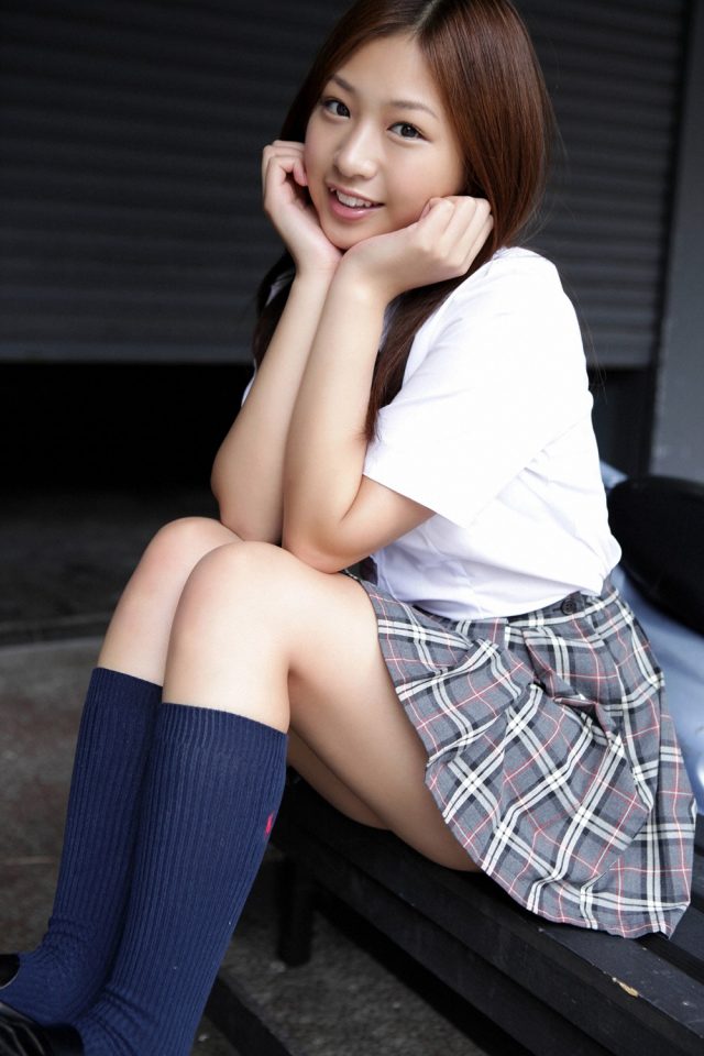 佐山彩香 女子高生の制服コスプレ画像